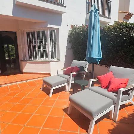 Townhouse By Cabopino Golf, بيت للعطل ماربيا