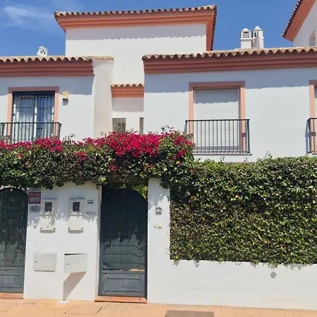Townhouse By Cabopino Golf, بيت للعطل